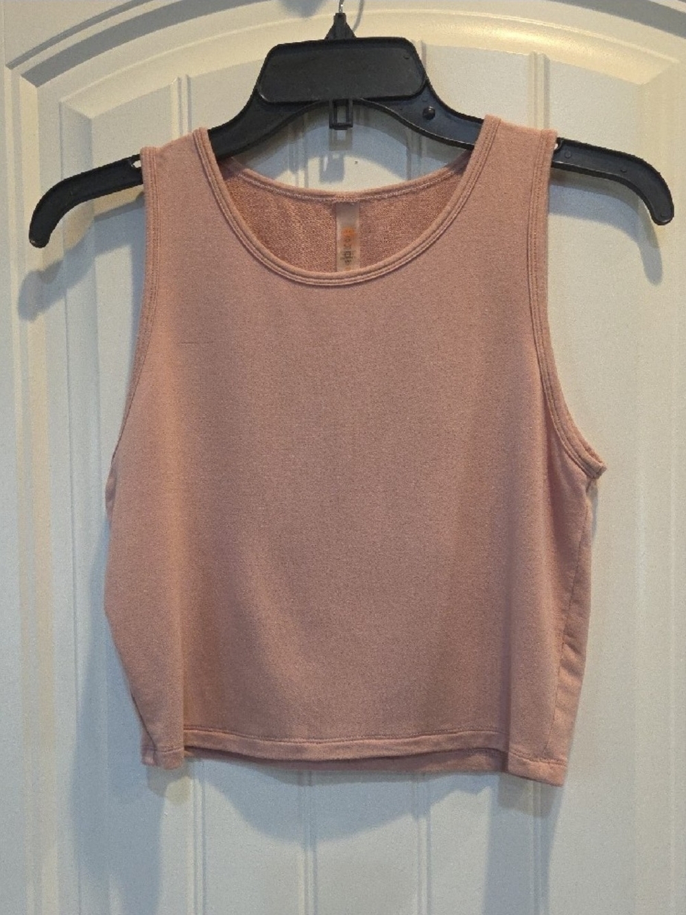 Mono B Women's Sleeveless Cropped Tank Top in Dusty Rose